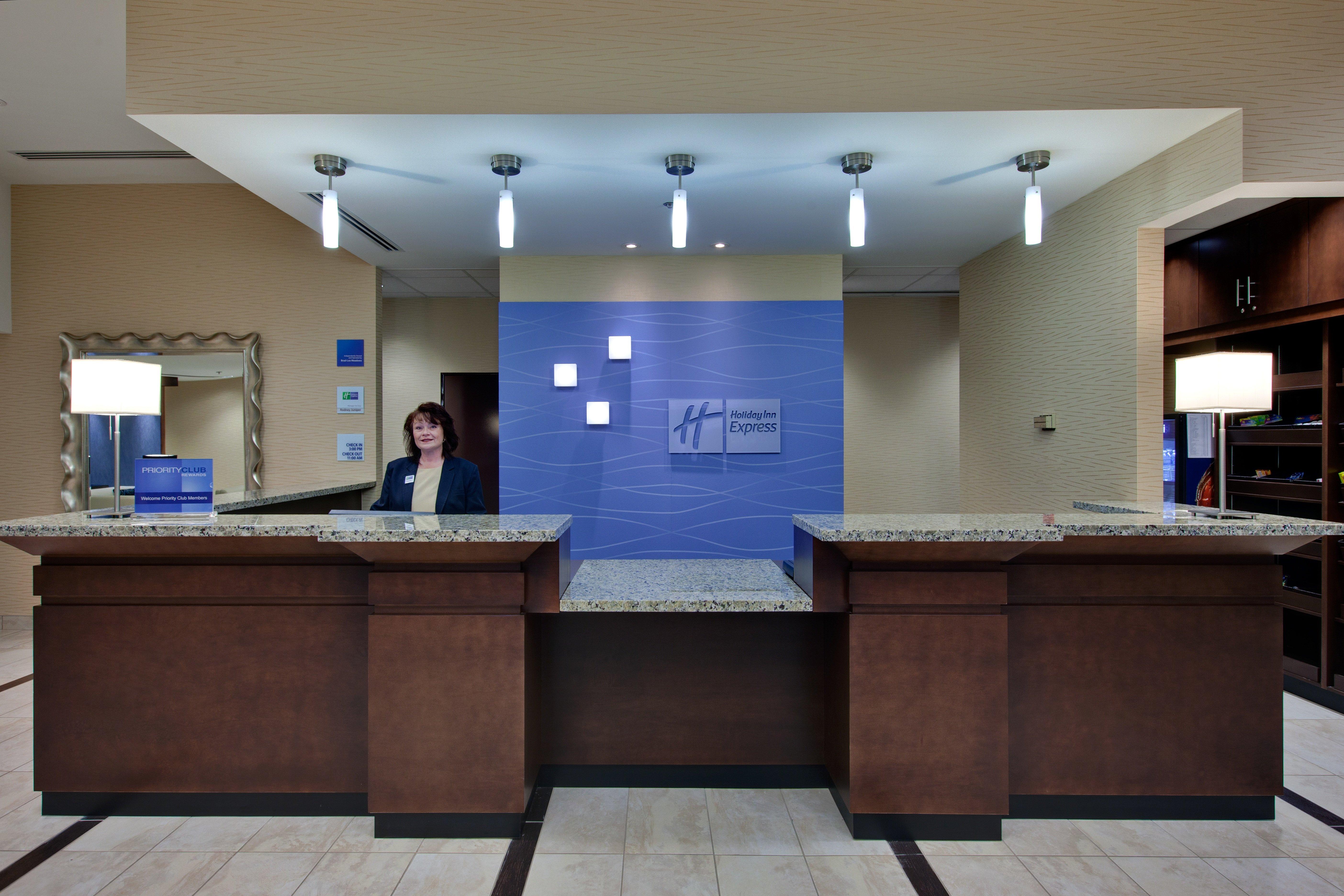 Holiday Inn Express Hotel & Suites Chatham South By Ihg Exterior foto