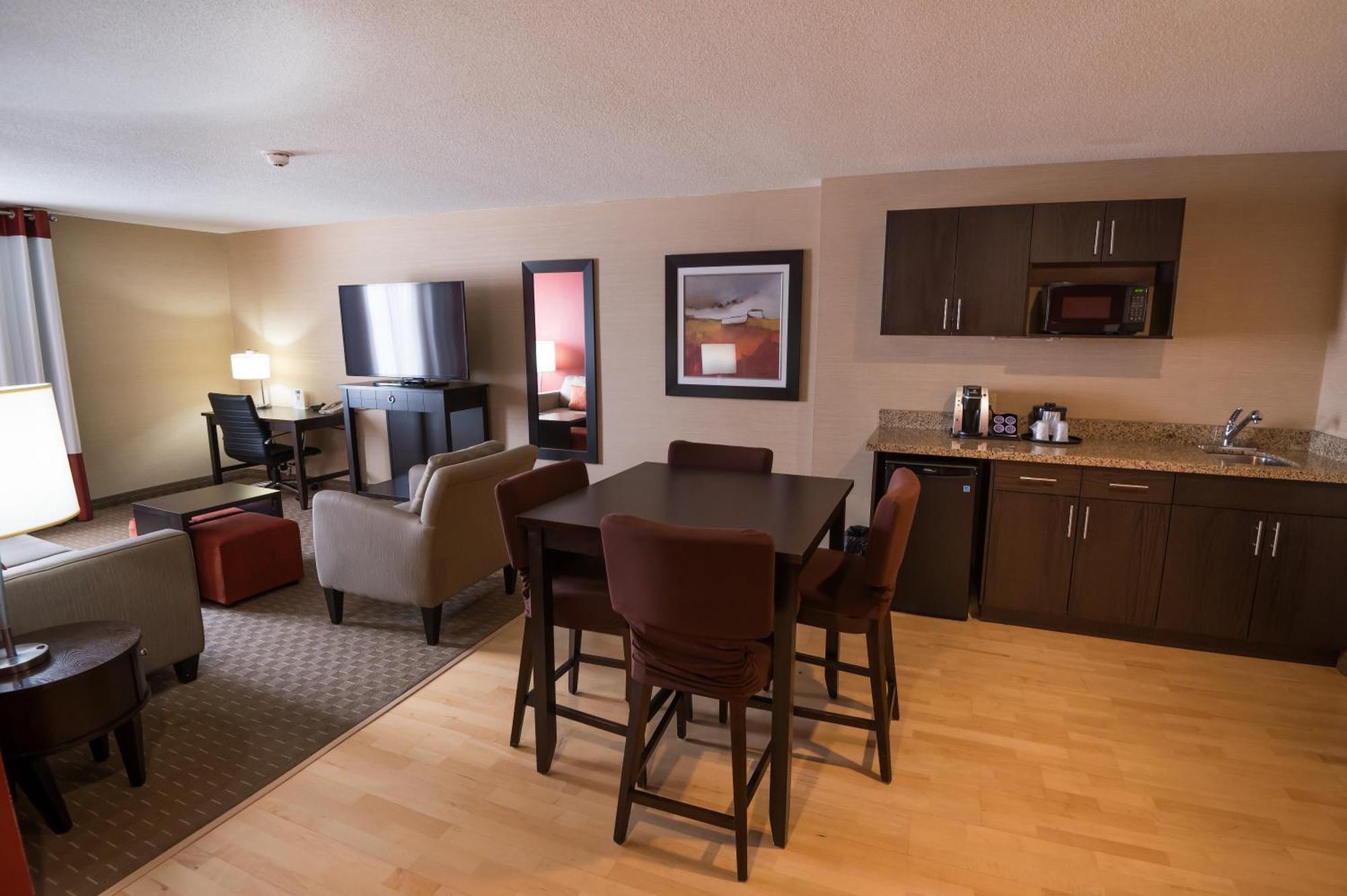 Holiday Inn Express Hotel & Suites Chatham South By Ihg Exterior foto