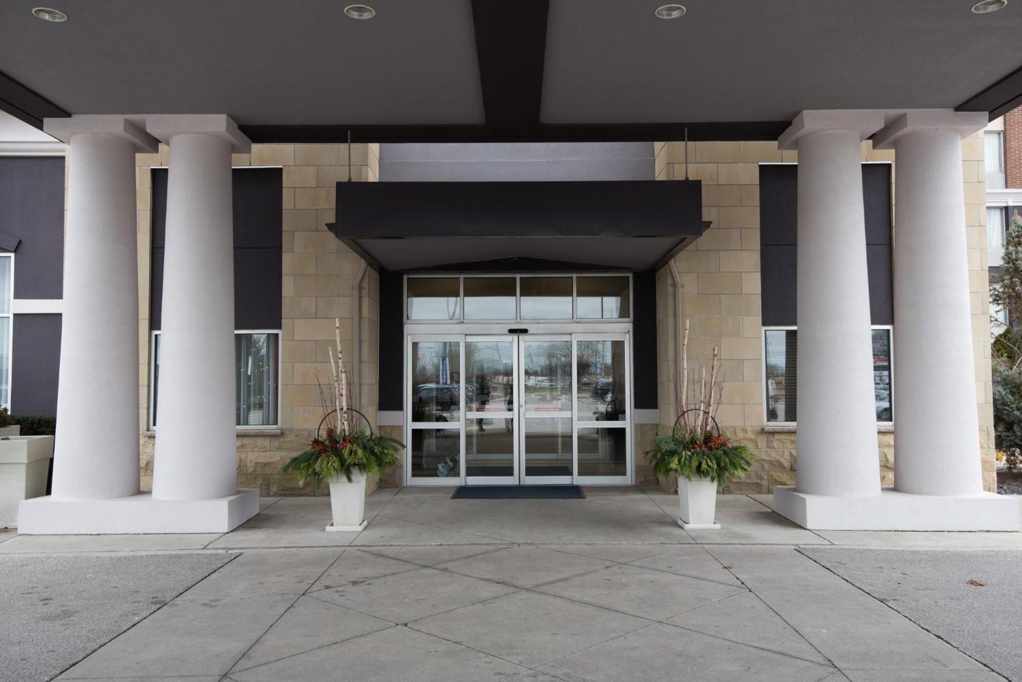 Holiday Inn Express Hotel & Suites Chatham South By Ihg Exterior foto